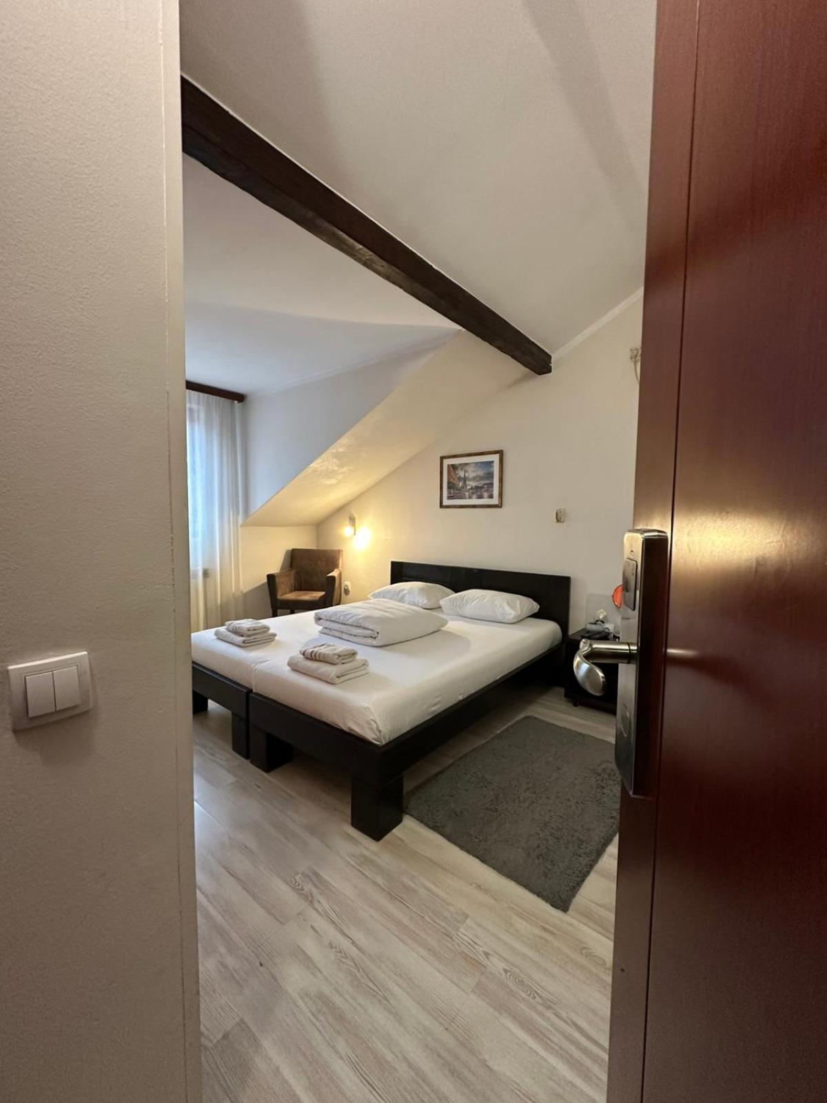Apartments & Accommodation Stojic Novi Sad Phòng bức ảnh