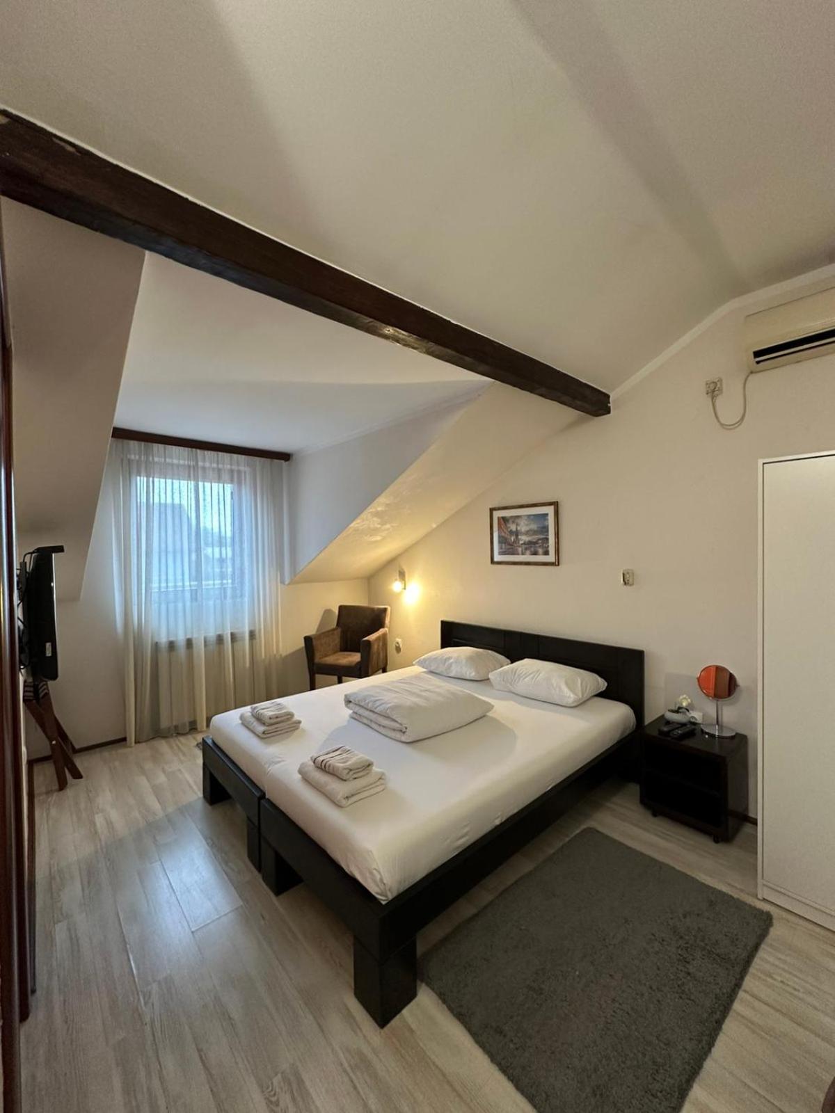 Apartments & Accommodation Stojic Novi Sad Phòng bức ảnh